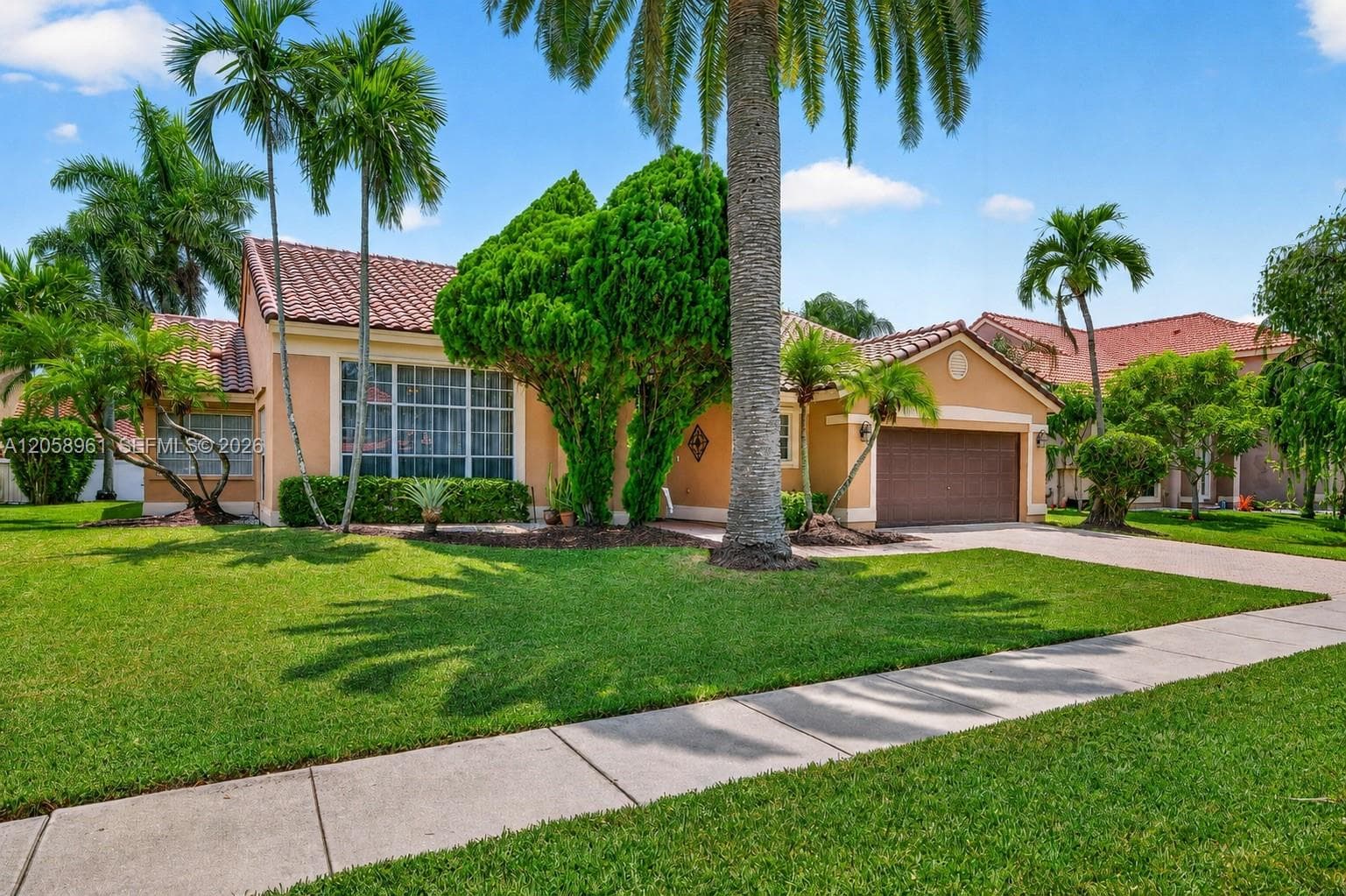 19352 NW 11th St, Pembroke Pines, FL 33029 photo 2