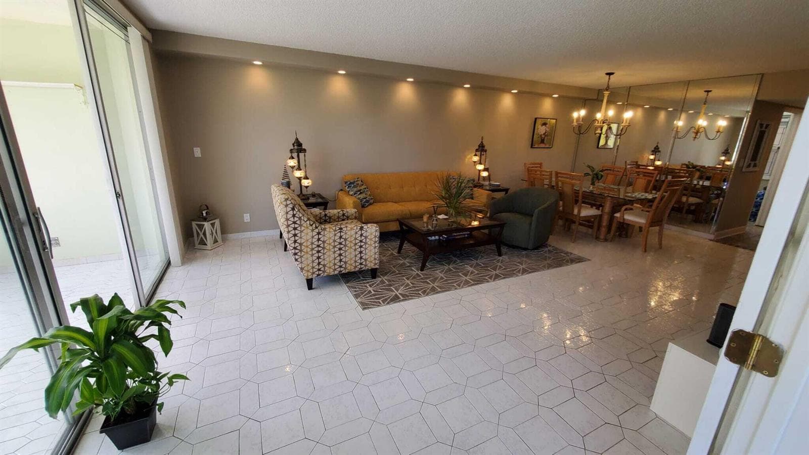 3800 OAKS CLUBHOUSE Drive # 112, Pompano Beach, FL 33069