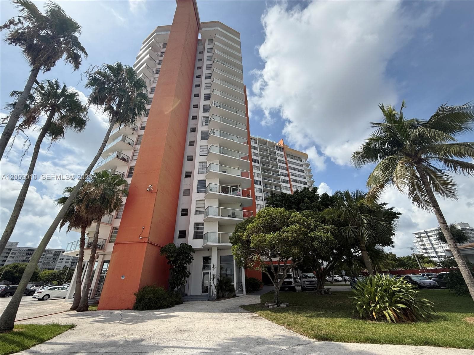 1351 NE Miami Gardens Dr # 1215E, Miami, FL 33179 photo 2