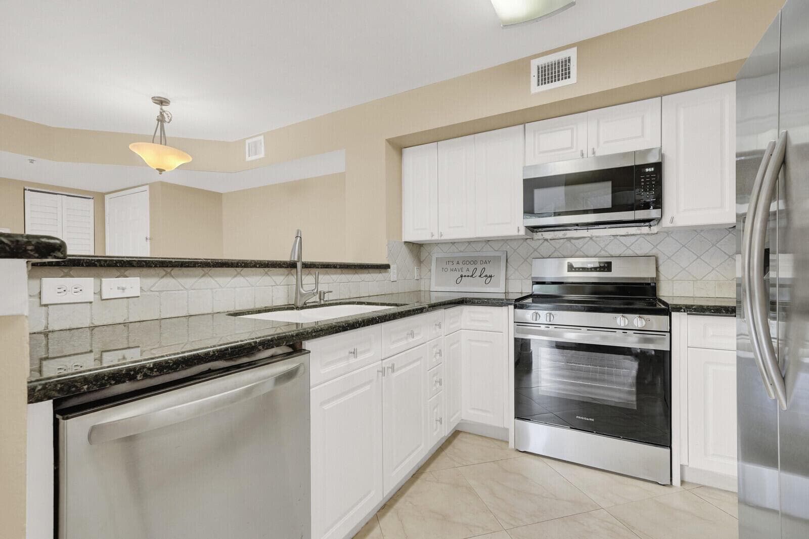 110 Yacht Club Way # 105, Hypoluxo, FL 33462 photo 3