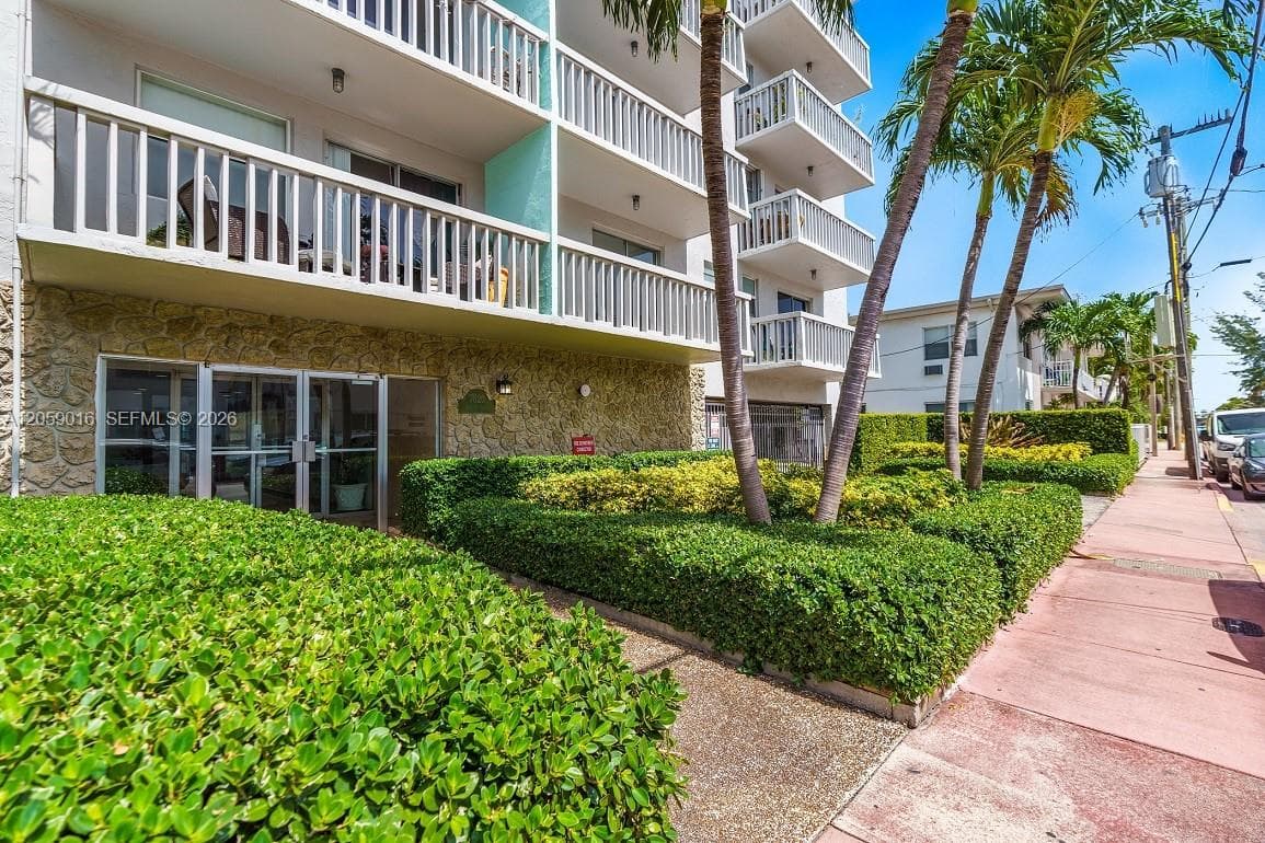 7620 Carlyle Ave # 206, Miami Beach, FL 33141 photo 2