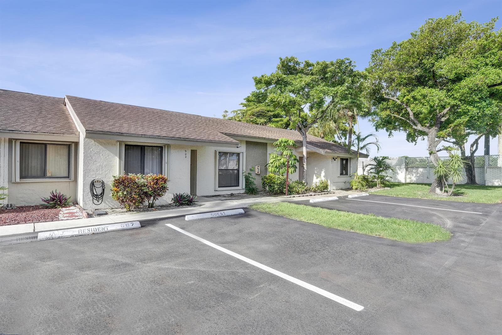 3066 S Oakland Forest Drive # 902, Oakland Park, FL 33309