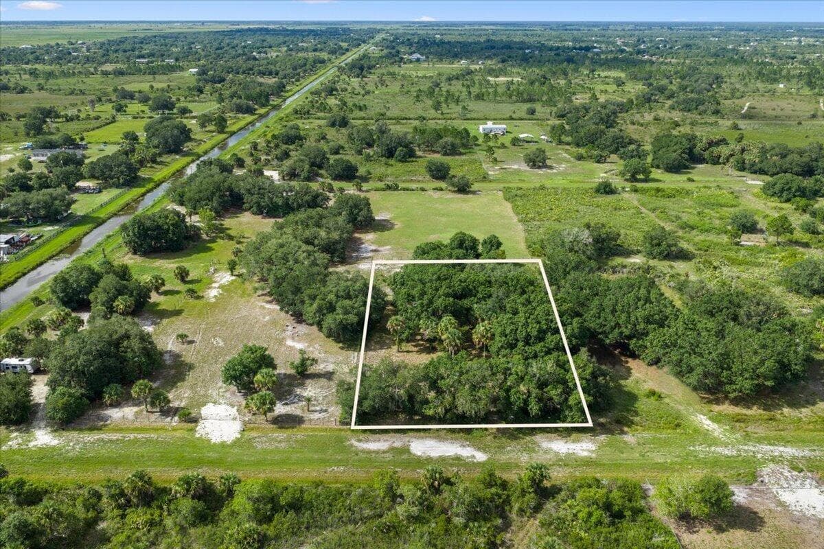 15320 NW 282nd Street, Okeechobee, FL 34972