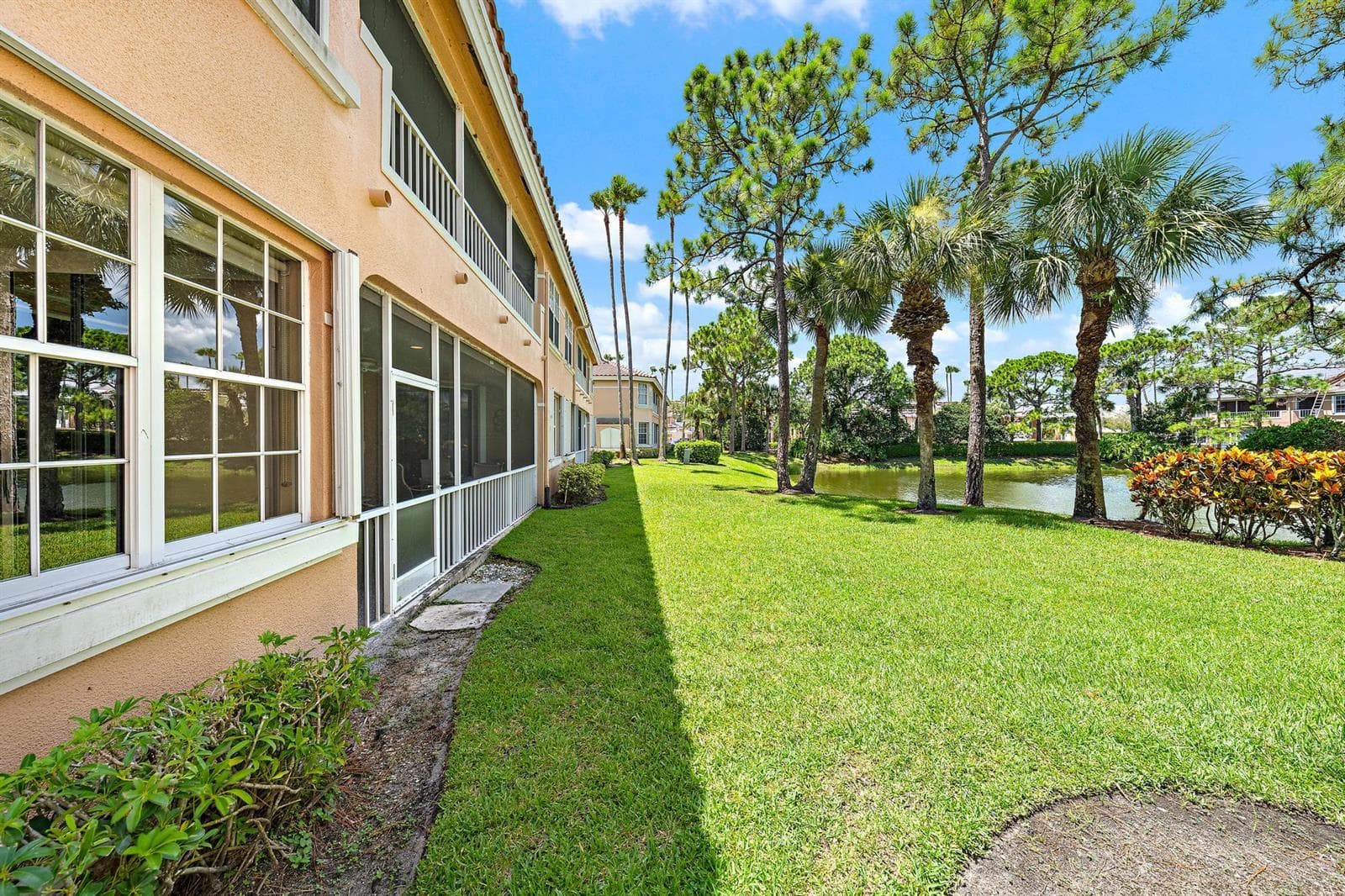 120 LEGENDARY Circle, Palm Beach Gardens, FL 33418 photo 2