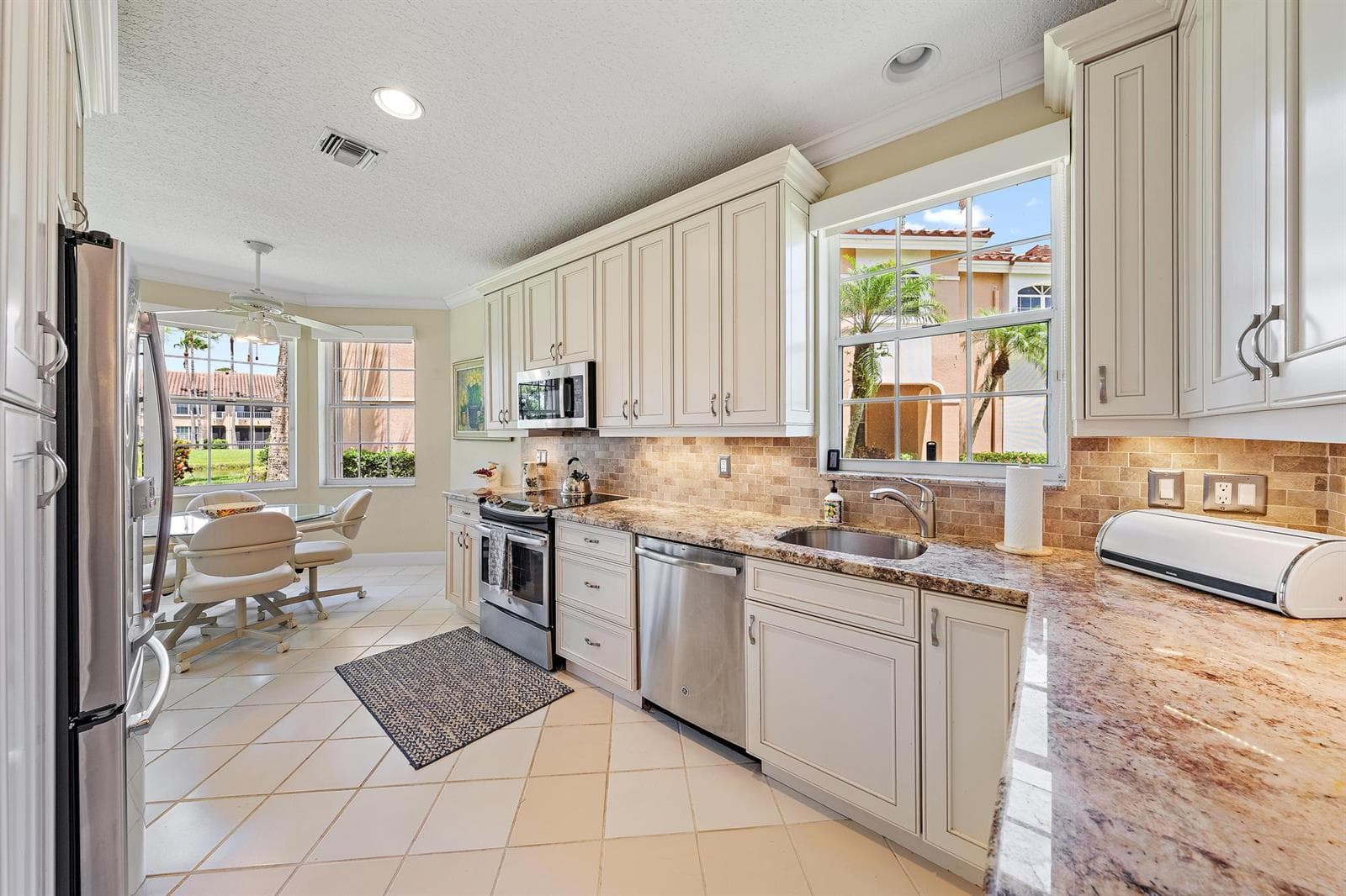 120 LEGENDARY Circle, Palm Beach Gardens, FL 33418 photo 3