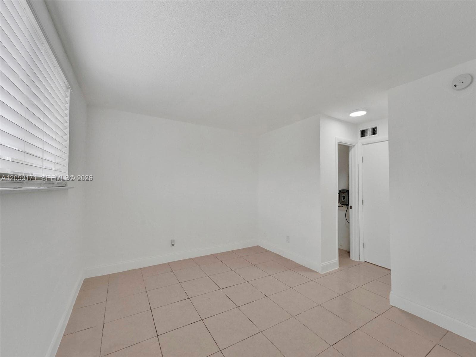 14190 W Dixie Hwy # 1, North Miami, FL 33161 photo 4
