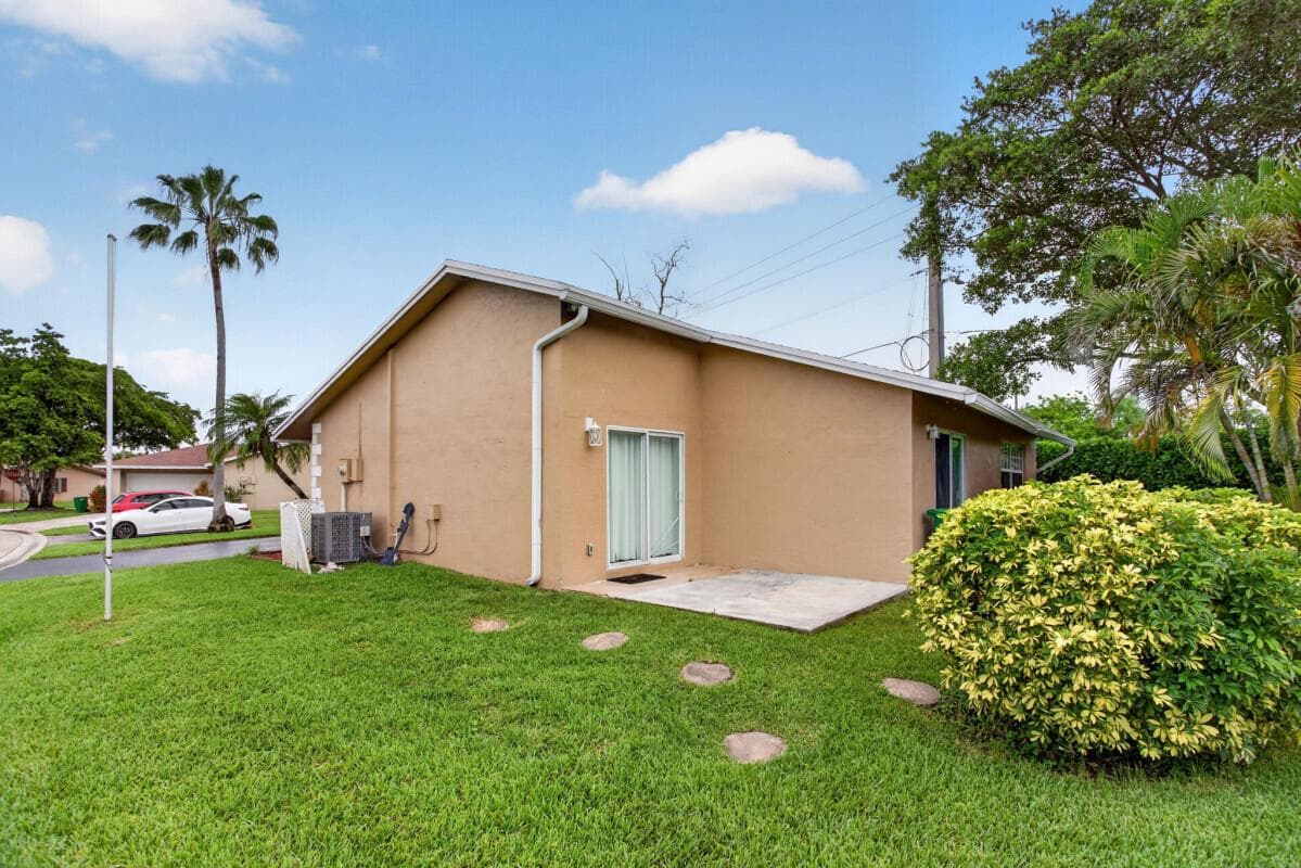 7516 NW 88th Terrace, Tamarac, FL 33321 photo 4