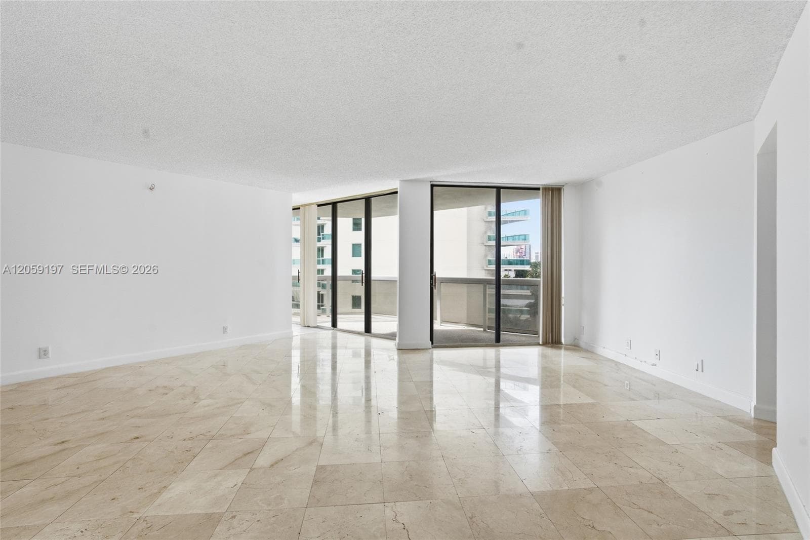 20185 E Country Club Dr # 502, Aventura, FL 33180 photo 3