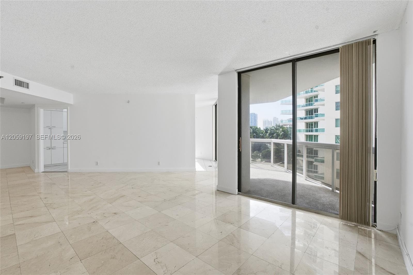 20185 E Country Club Dr # 502, Aventura, FL 33180 photo 4