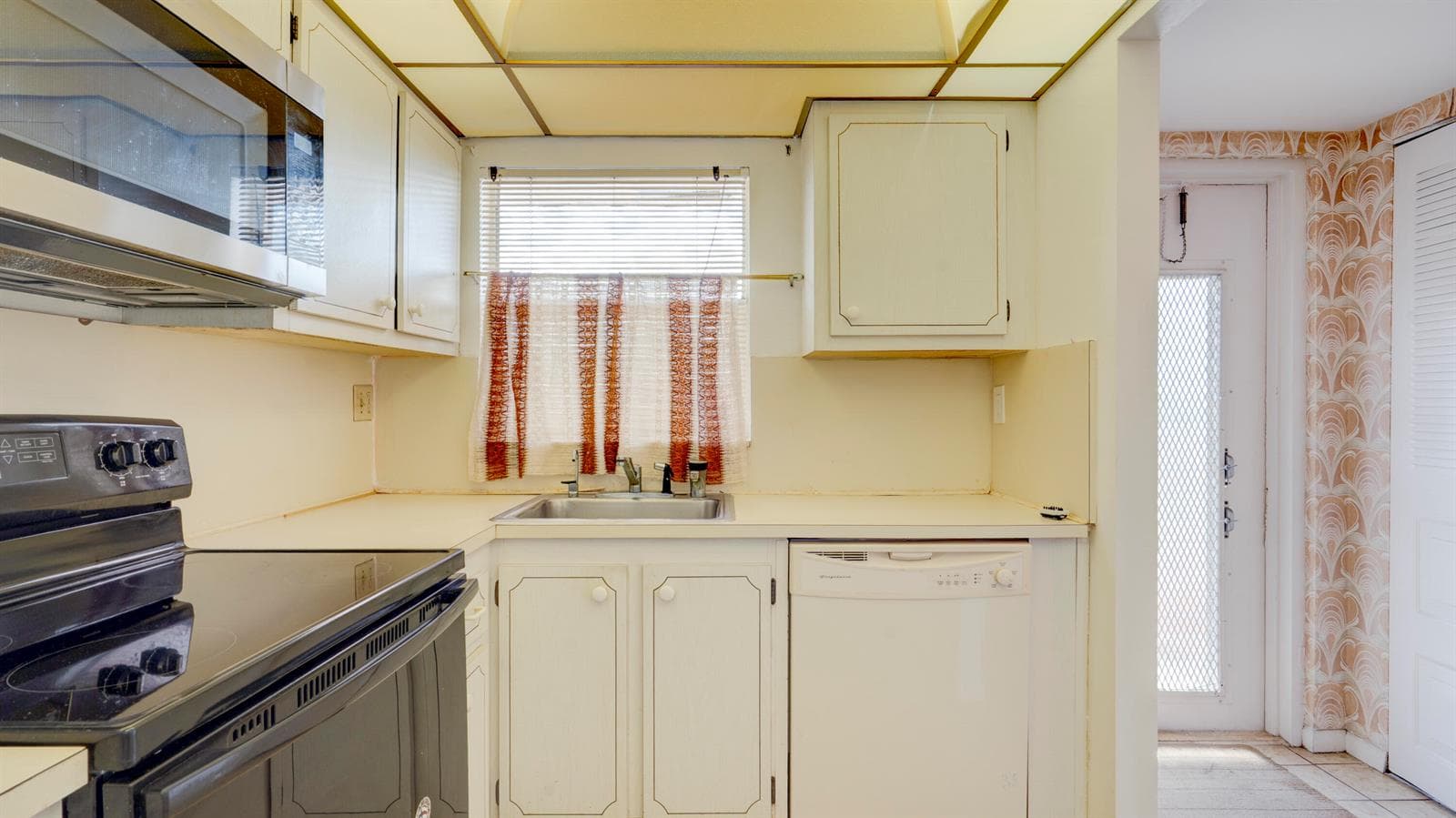 9400 SUNRISE LAKES Boulevard # 303, Sunrise, FL 33322 photo 4