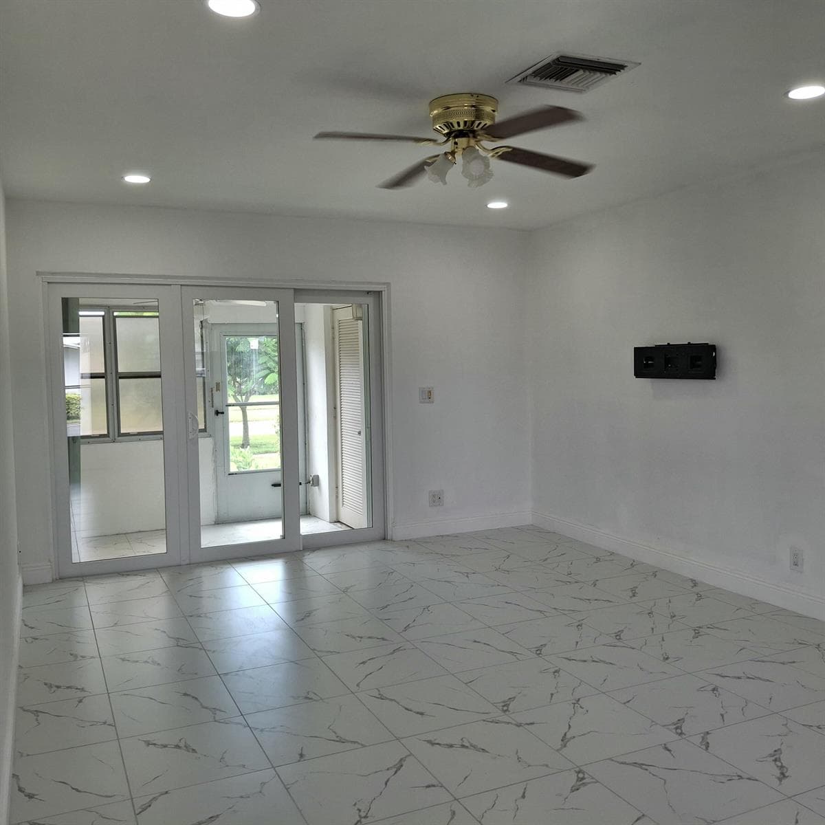 2739 Emory Drive W # J, West Palm Beach, FL 33415 photo 2