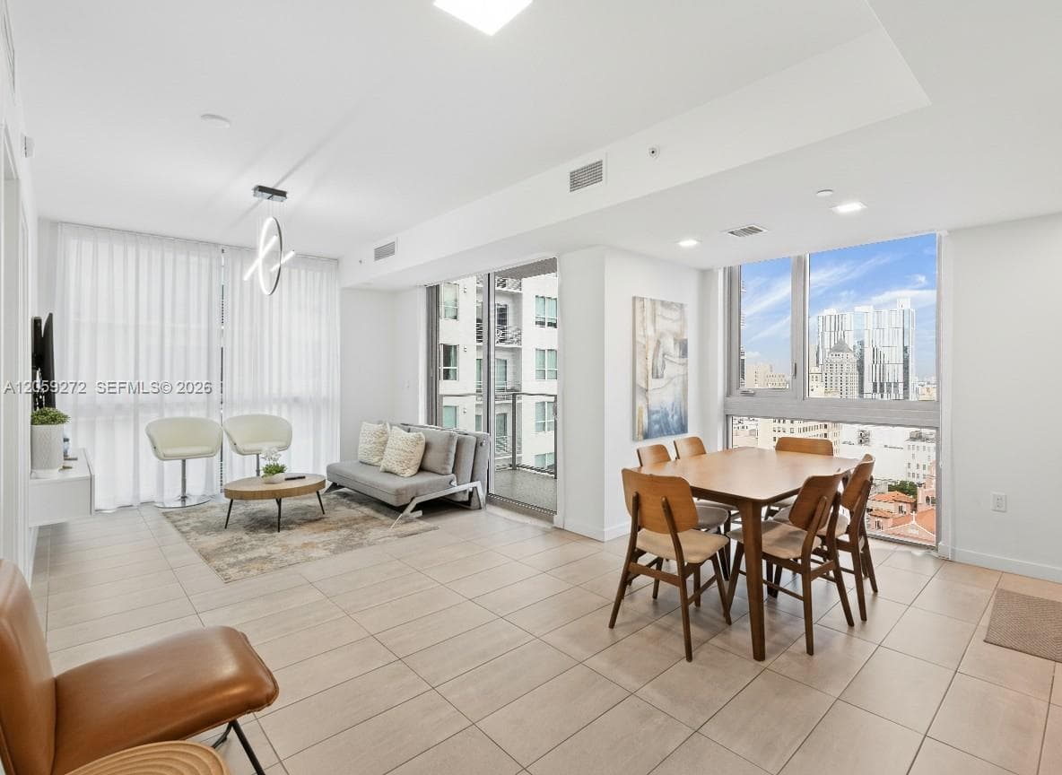 227 NE 2nd St # 2202, Miami, FL 33132 photo 2