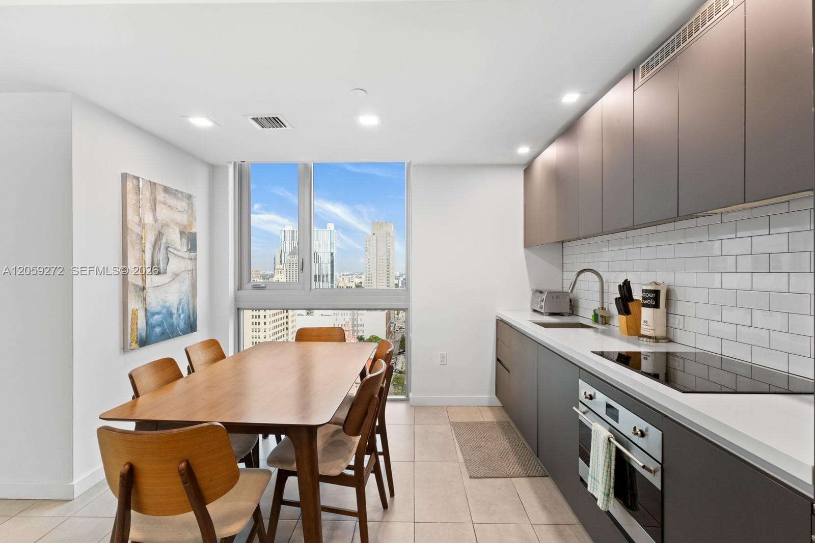 227 NE 2nd St # 2202, Miami, FL 33132 photo 4