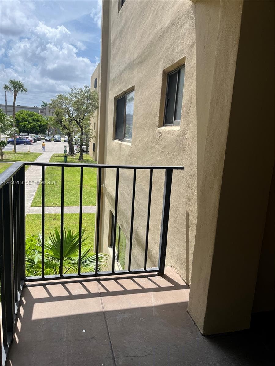 8625 NW 8th St # 213, Miami, FL 33126