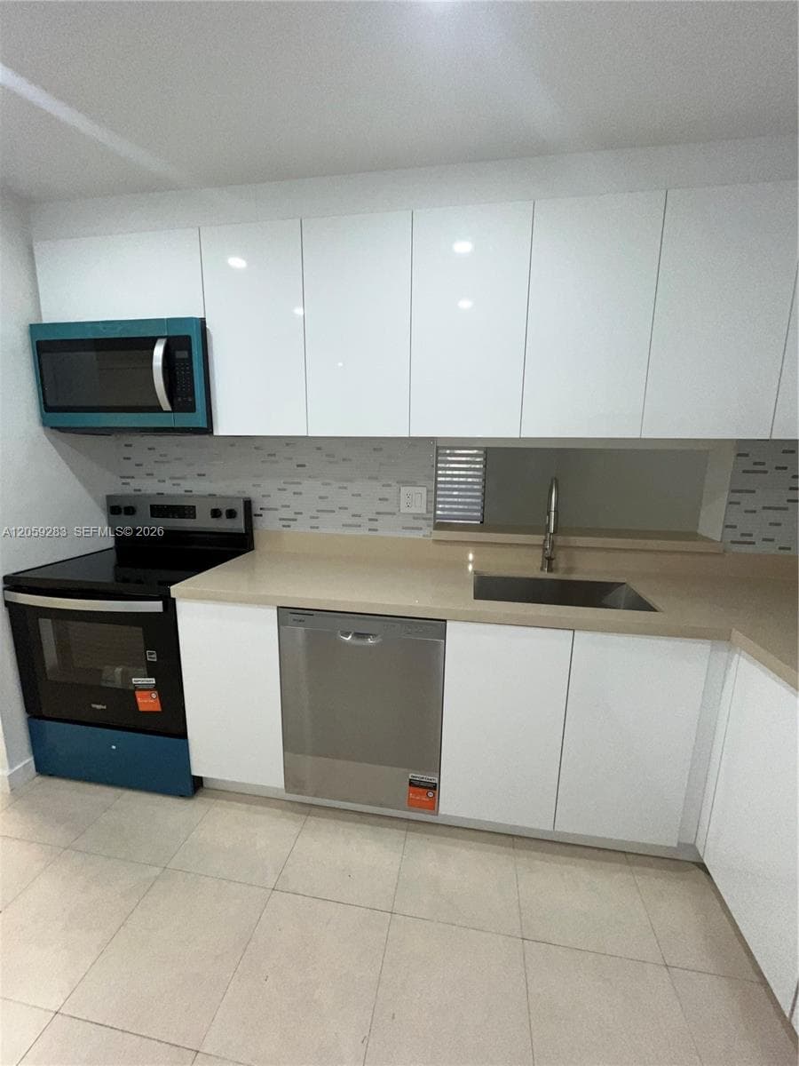 8625 NW 8th St # 213, Miami, FL 33126 photo 5