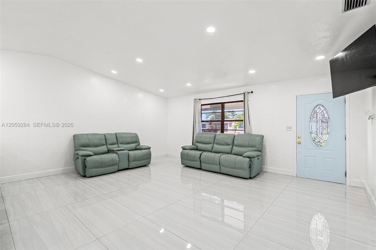 364 NW 17th Ct, Homestead, FL 33030 photo 5