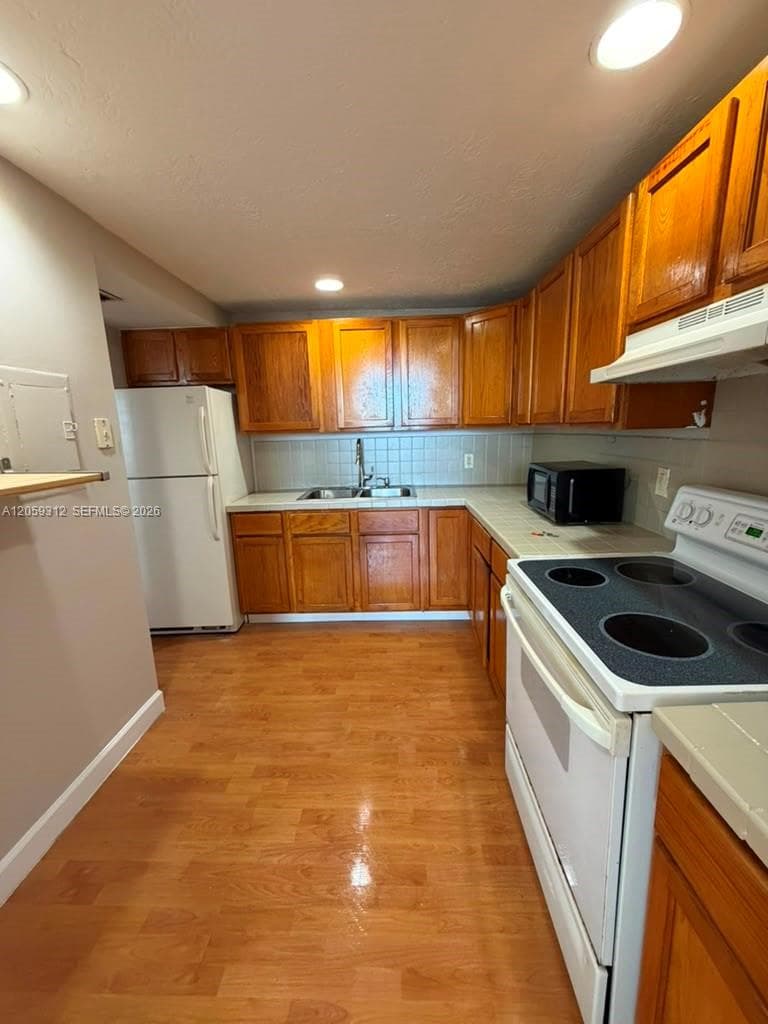 2025 NE 164th St # 1006, North Miami Beach, FL 33162 photo 2