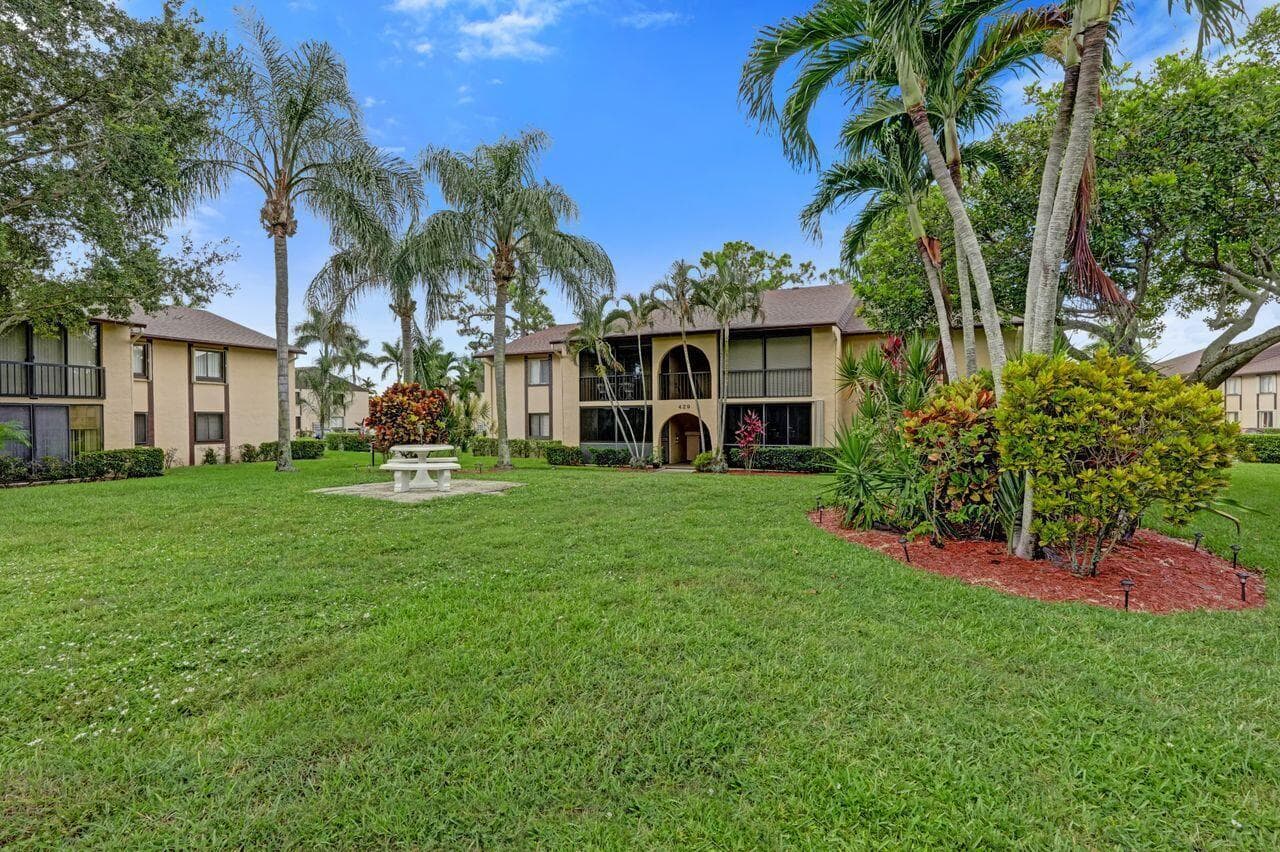 429 Pine Glen Lane # C-2, FL 33463 photo 2
