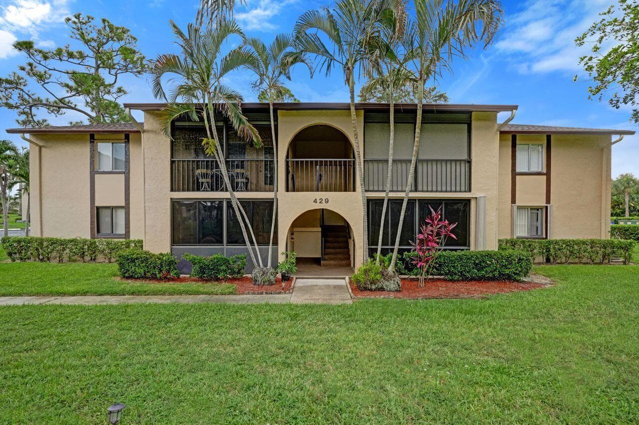 429 Pine Glen Lane # C-2, FL 33463