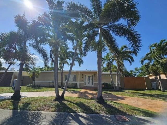 1732 NE 50th St, Pompano Beach, FL 33064