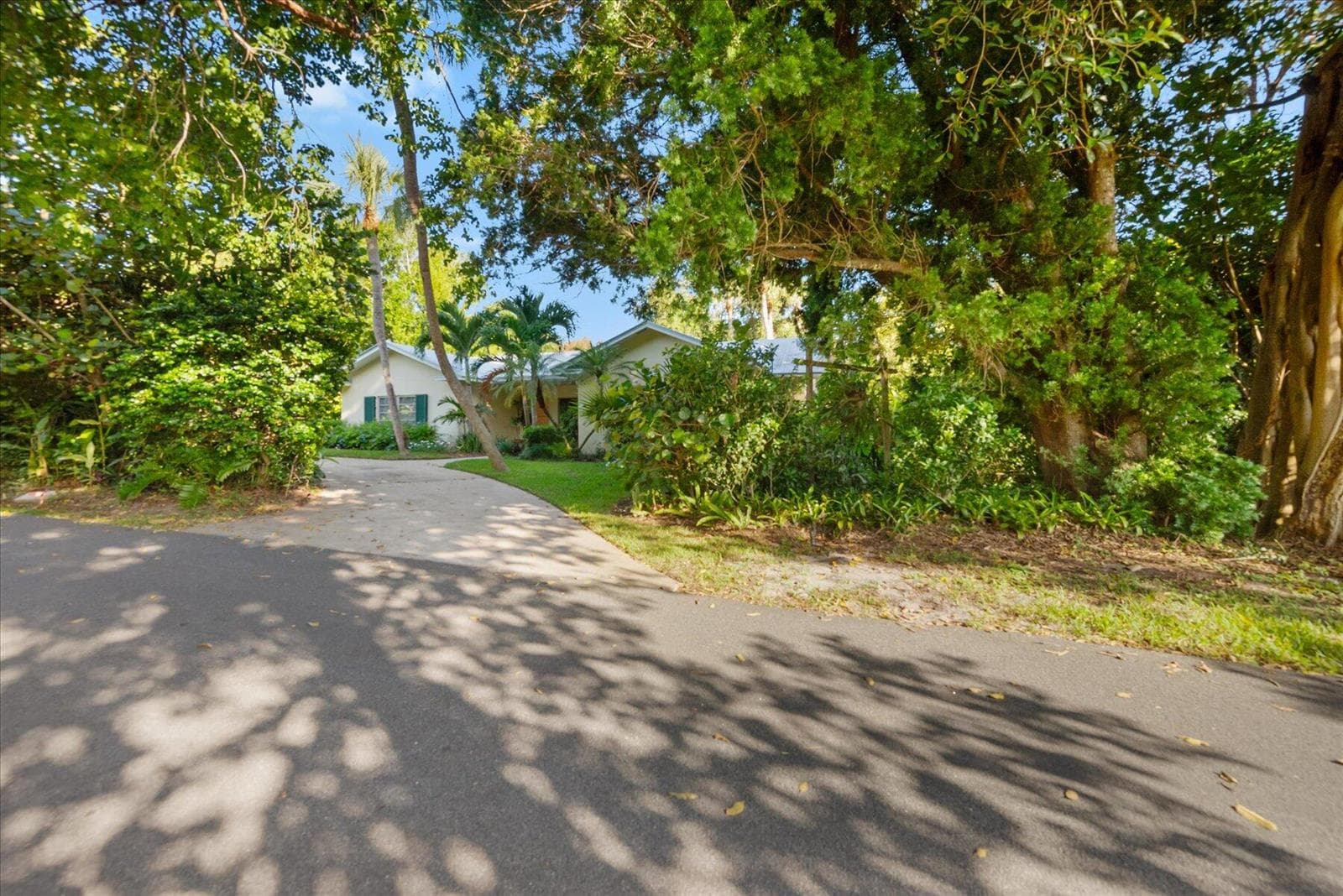 24/22 Via Lucindia Drive, Sewalls Point, FL 34996 photo 3