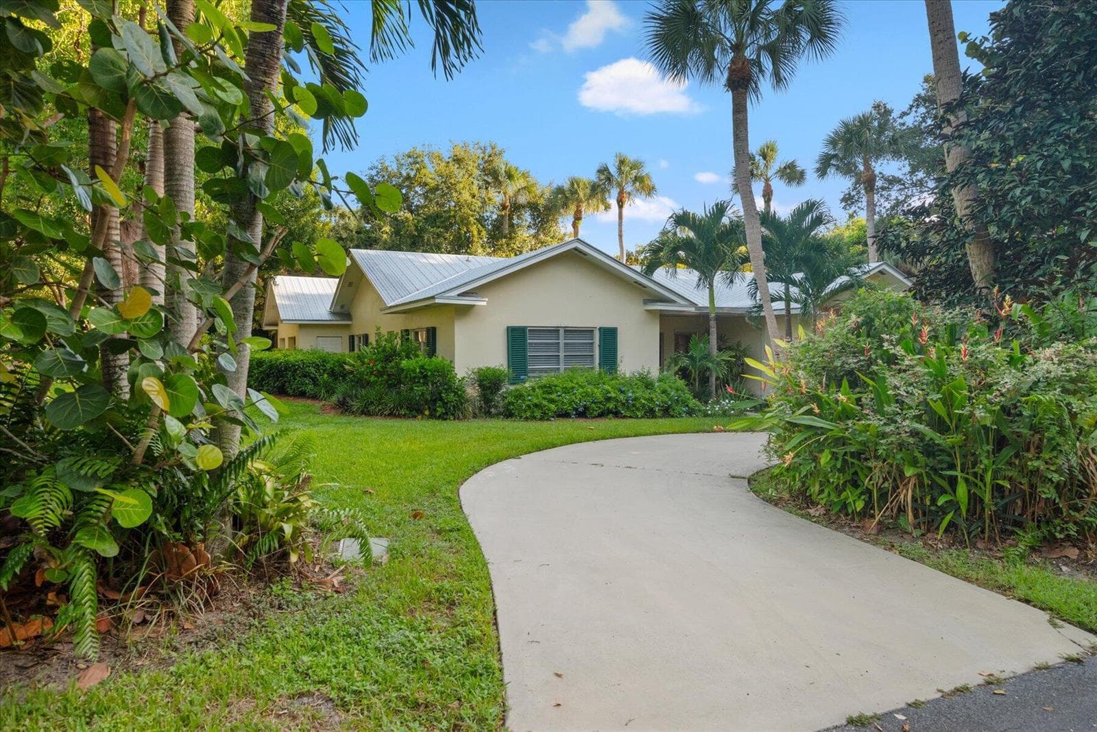 24/22 Via Lucindia Drive, Sewalls Point, FL 34996 photo 5
