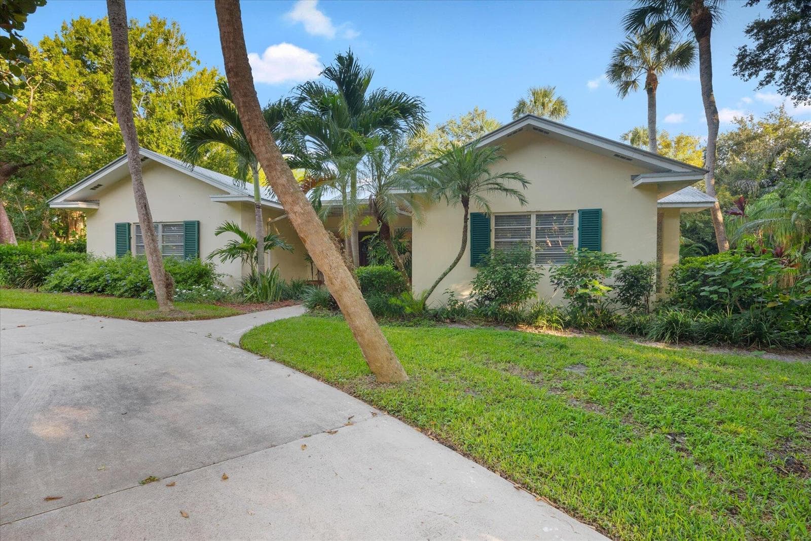 24/22 Via Lucindia Drive, Sewalls Point, FL 34996 photo 4