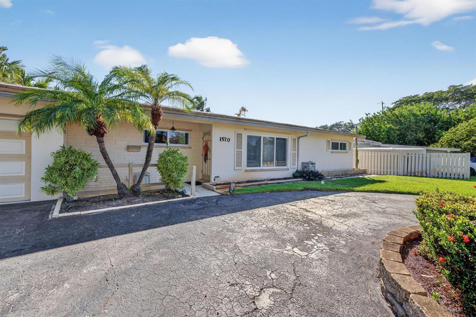 1570 NE 30TH Place, Oakland Park, FL 33334 photo 4