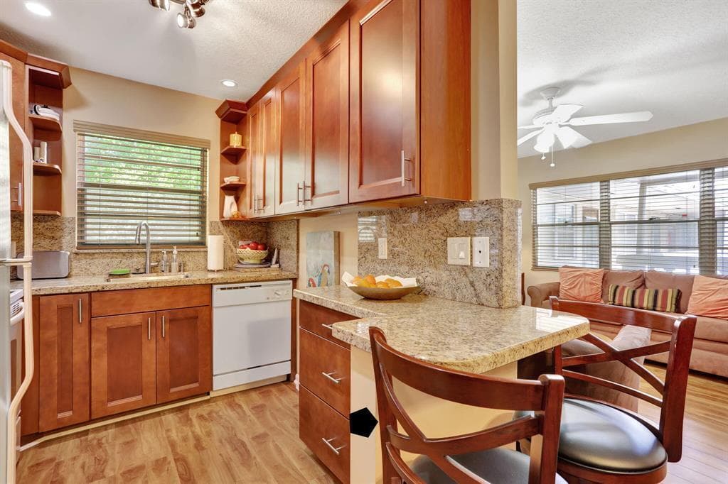 237 Farnham J, Deerfield Beach, FL 33442 photo 3