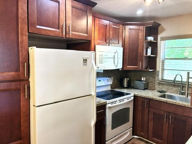 237 Farnham J, Deerfield Beach, FL 33442 photo 4