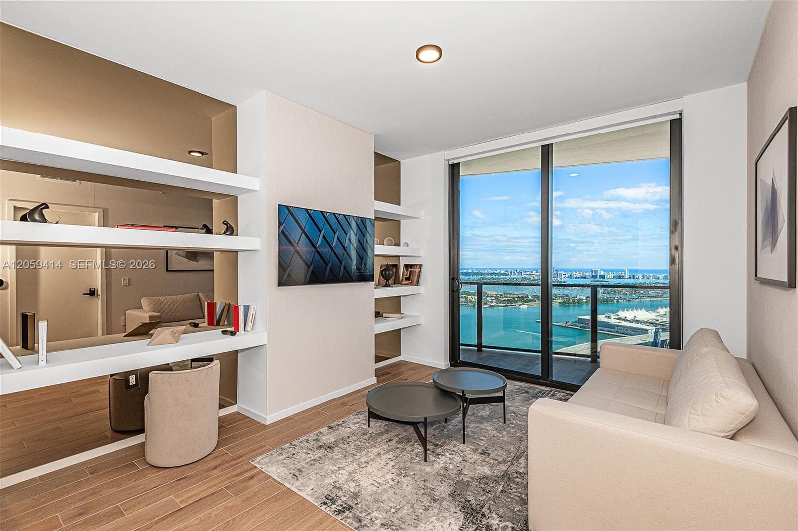 398 NE 5th St # 3711, Miami, FL 33132 photo 2
