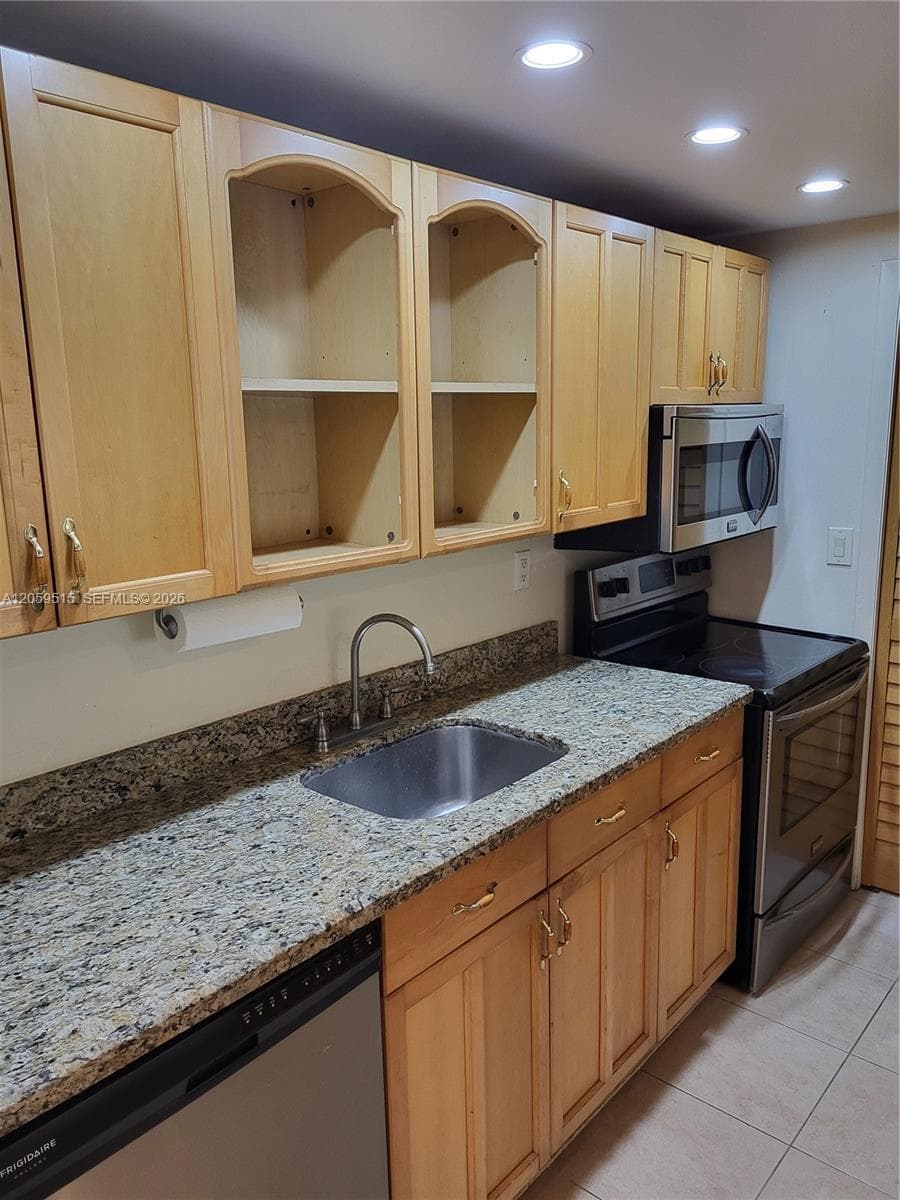 230 Lakeview Dr # 207, Weston, FL 33326 photo 3