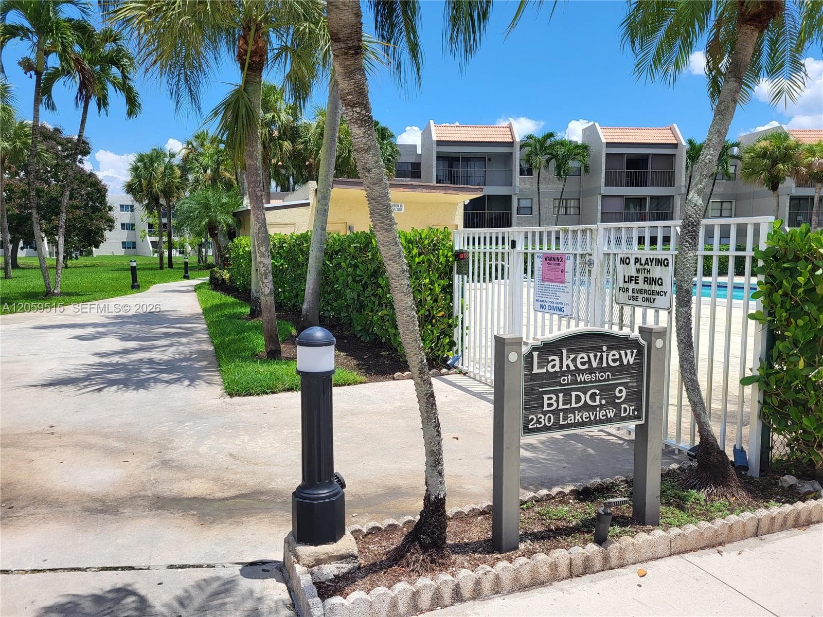 230 Lakeview Dr # 207, Weston, FL 33326