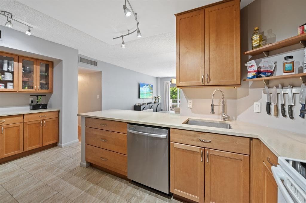 340 Sunset Drive # 401, Fort Lauderdale, FL 33301 photo 5