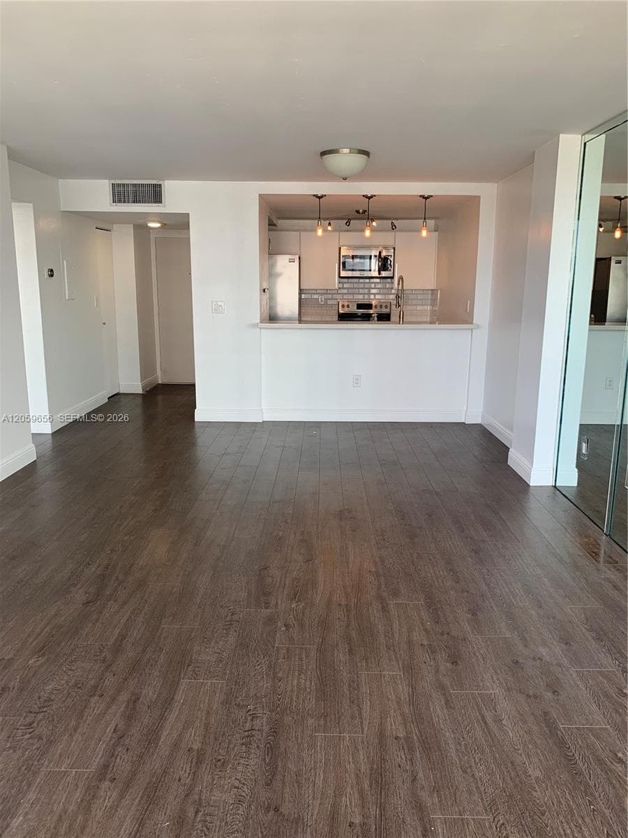 600 NE 36th St # 1017, Miami, FL 33137 photo 3
