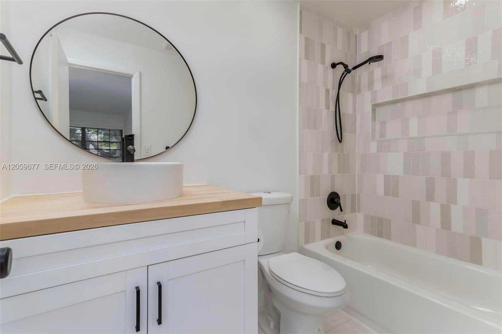 931 NE 199th St # 201-22, Miami, FL 33179 photo 5