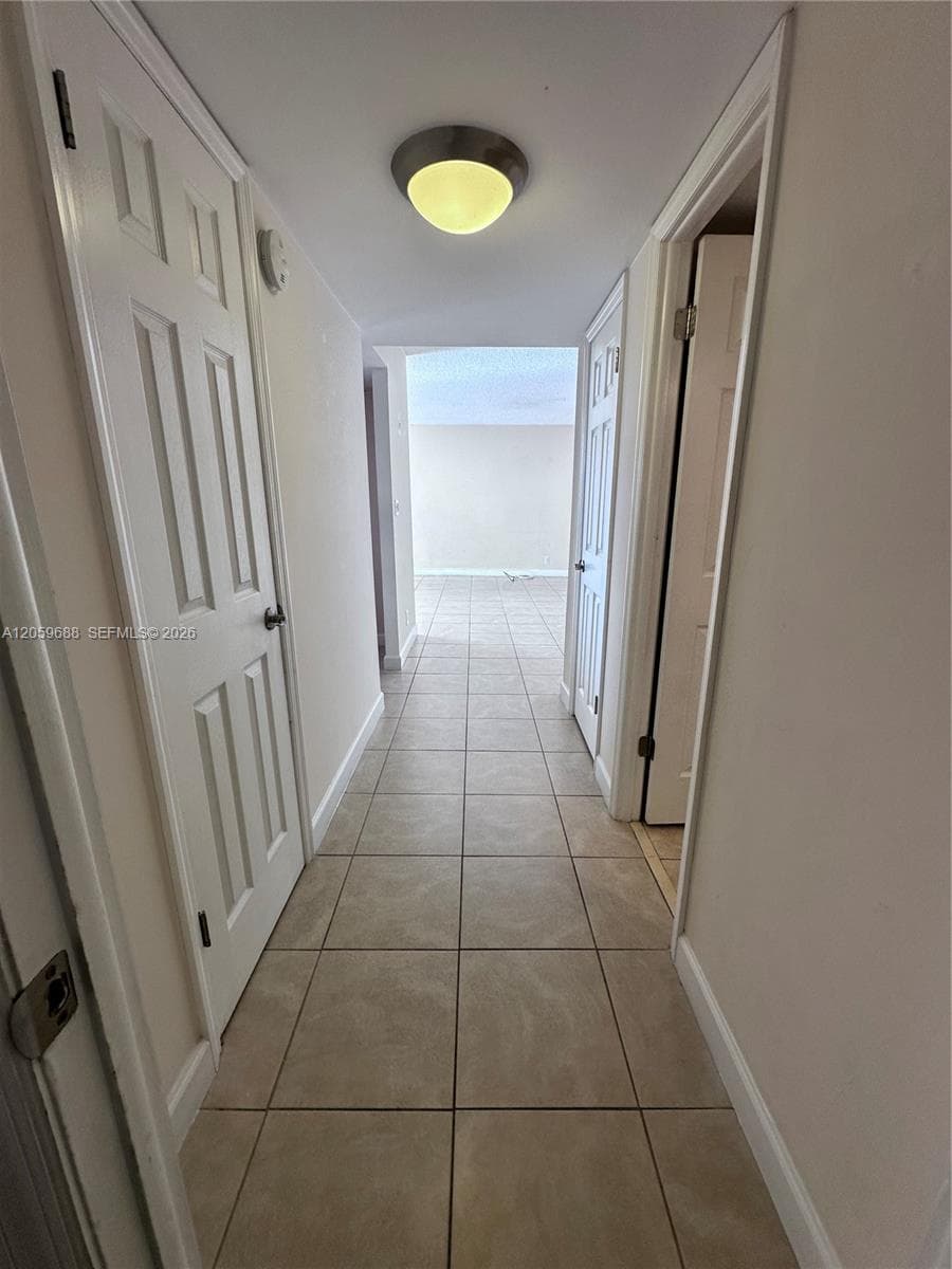 137 Golden Isles Dr # 512, Hallandale Beach, FL 33009 photo 4