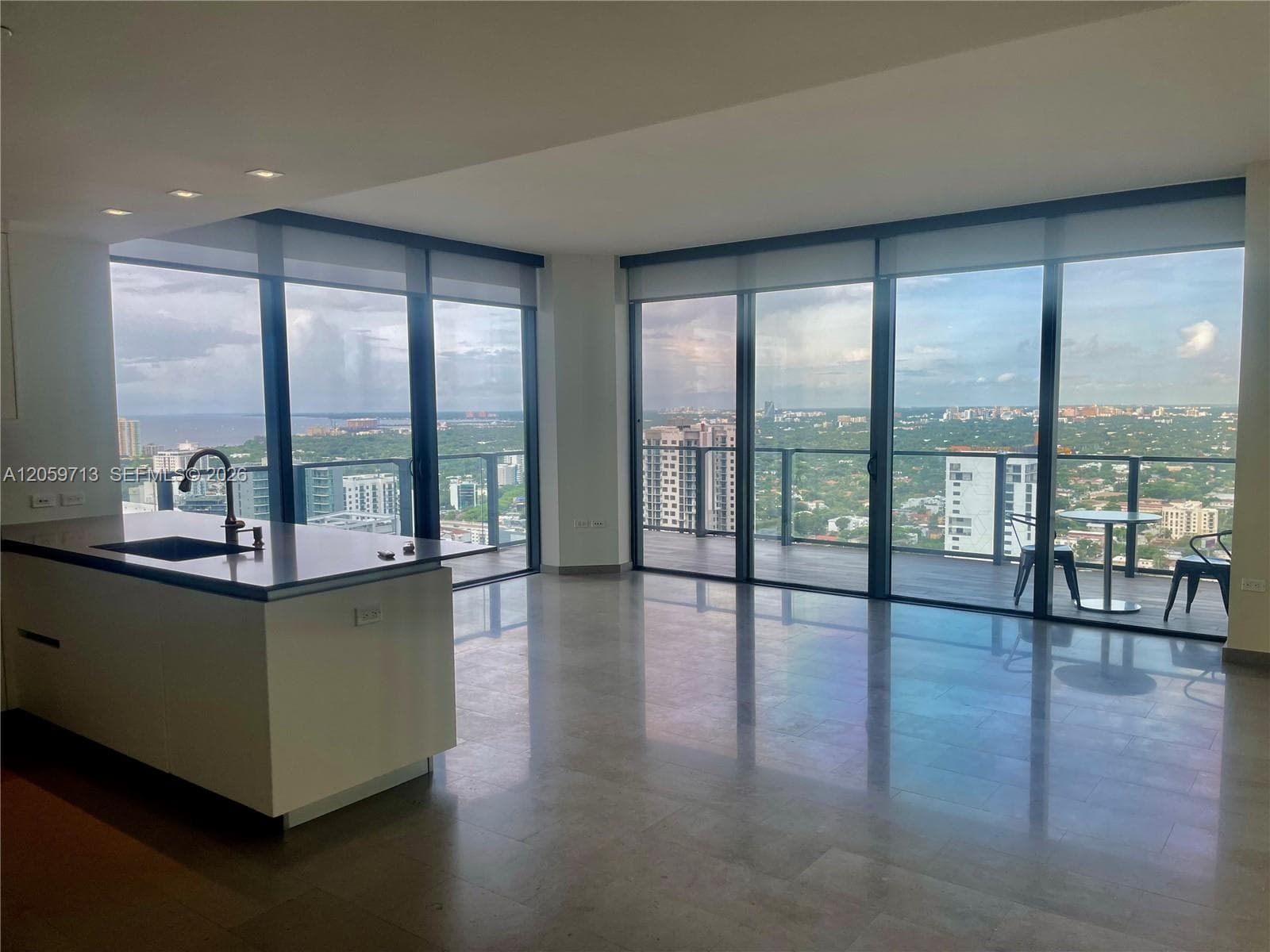 88 SW 7th St # 2902, Miami, FL 33130 photo 2