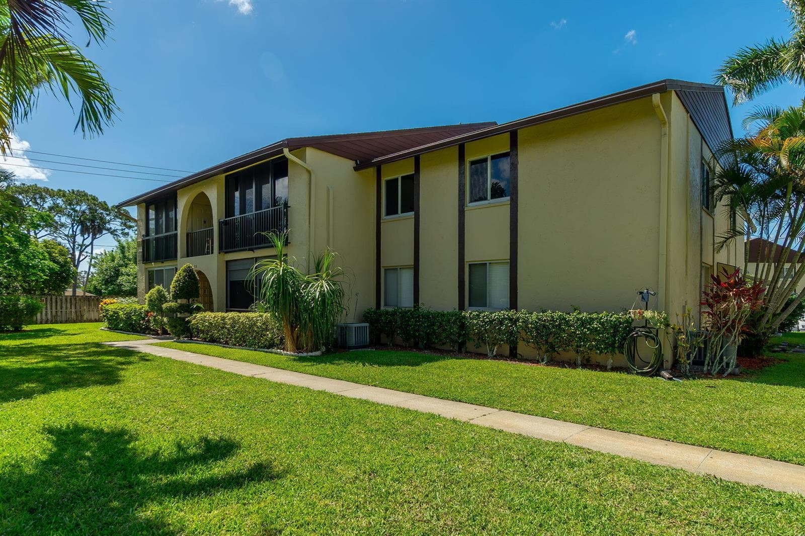 318 Pine Ridge Circle # C-2, FL 33463 photo 3