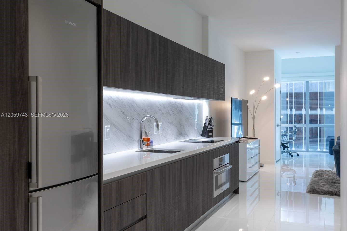 851 NE 1st Ave # 503, Miami, FL 33132 photo 2