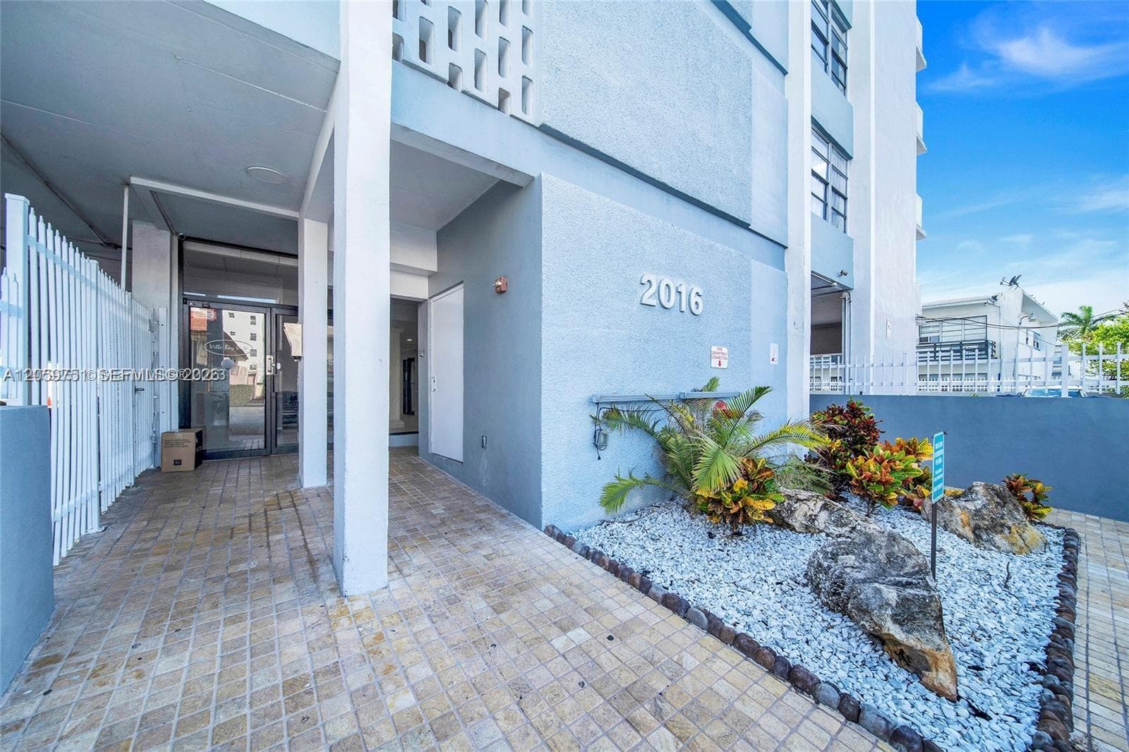2016 Bay Dr # 304, Miami Beach, FL 33141