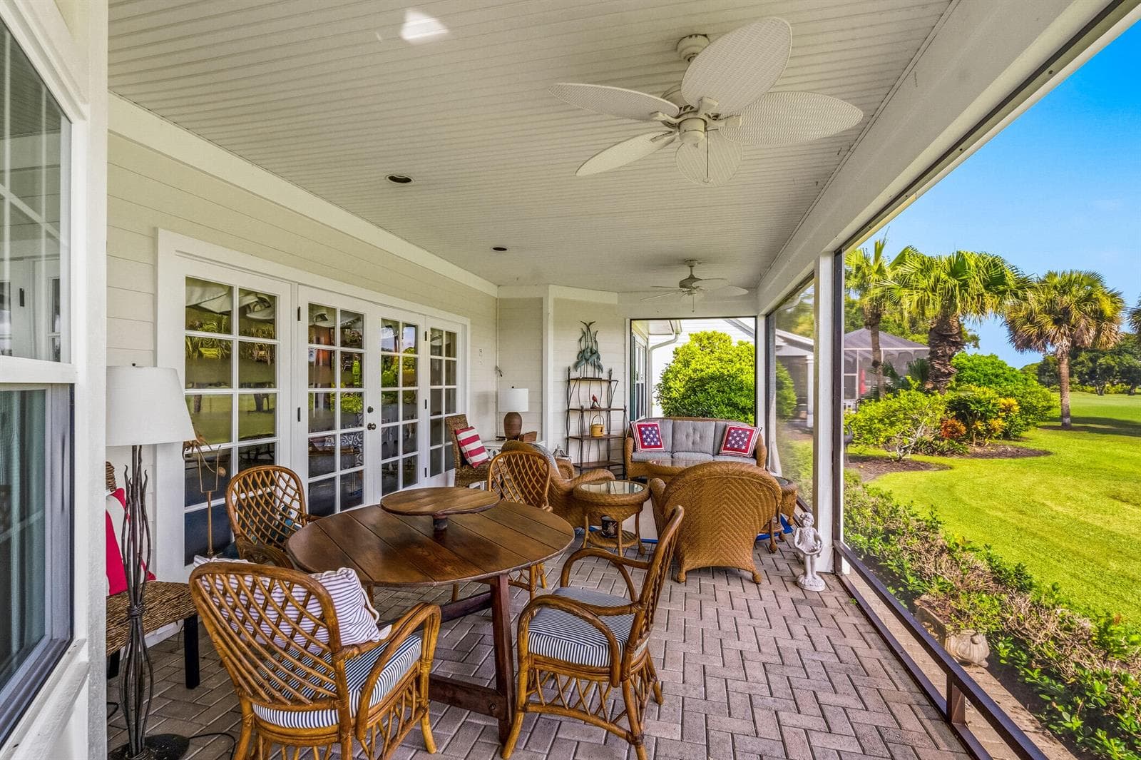 700 SUMMERWOOD Lane SW, Vero Beach, FL 32962 photo 2