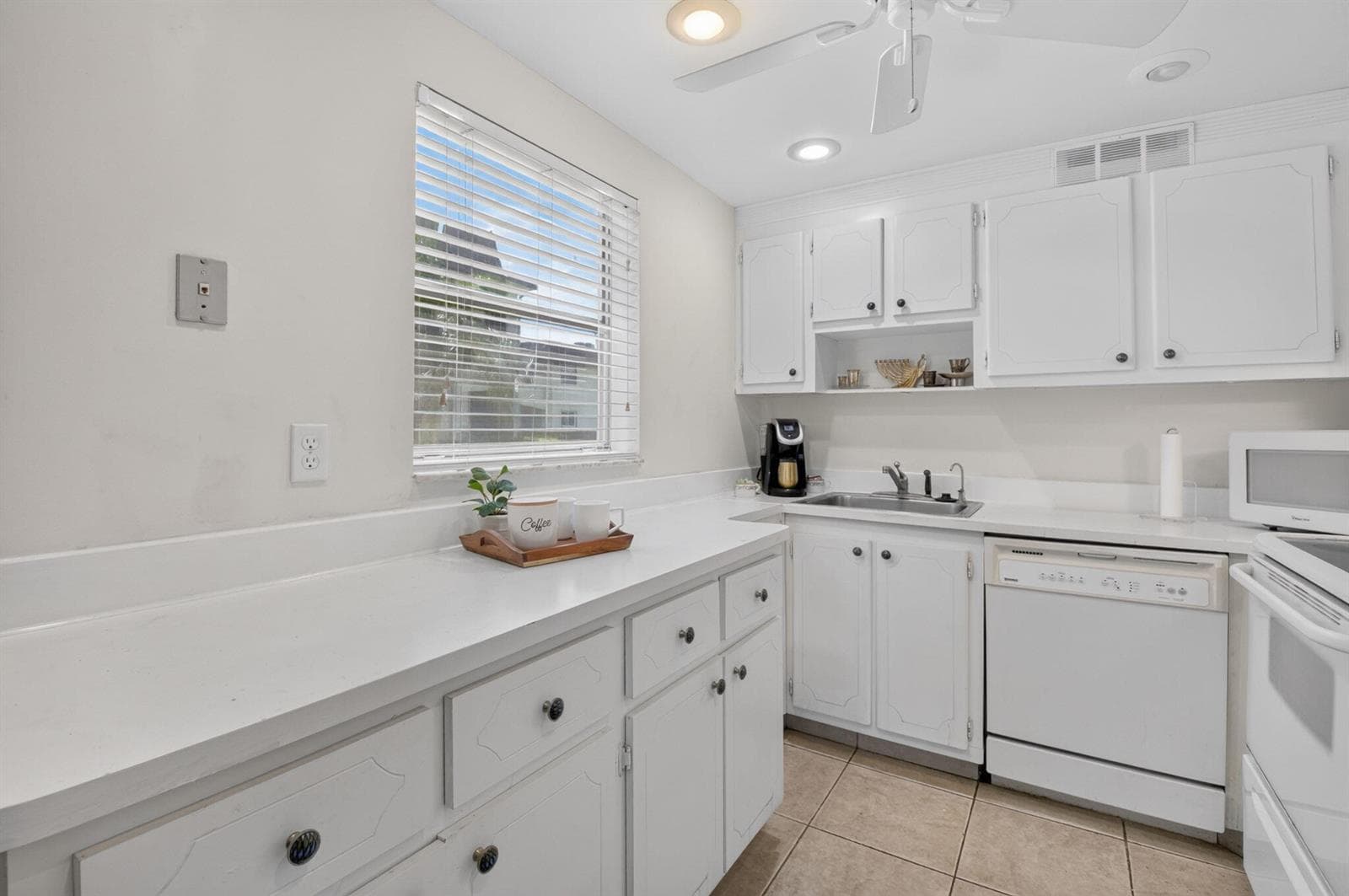 65 Saxony B, Delray Beach, FL 33446 photo 2