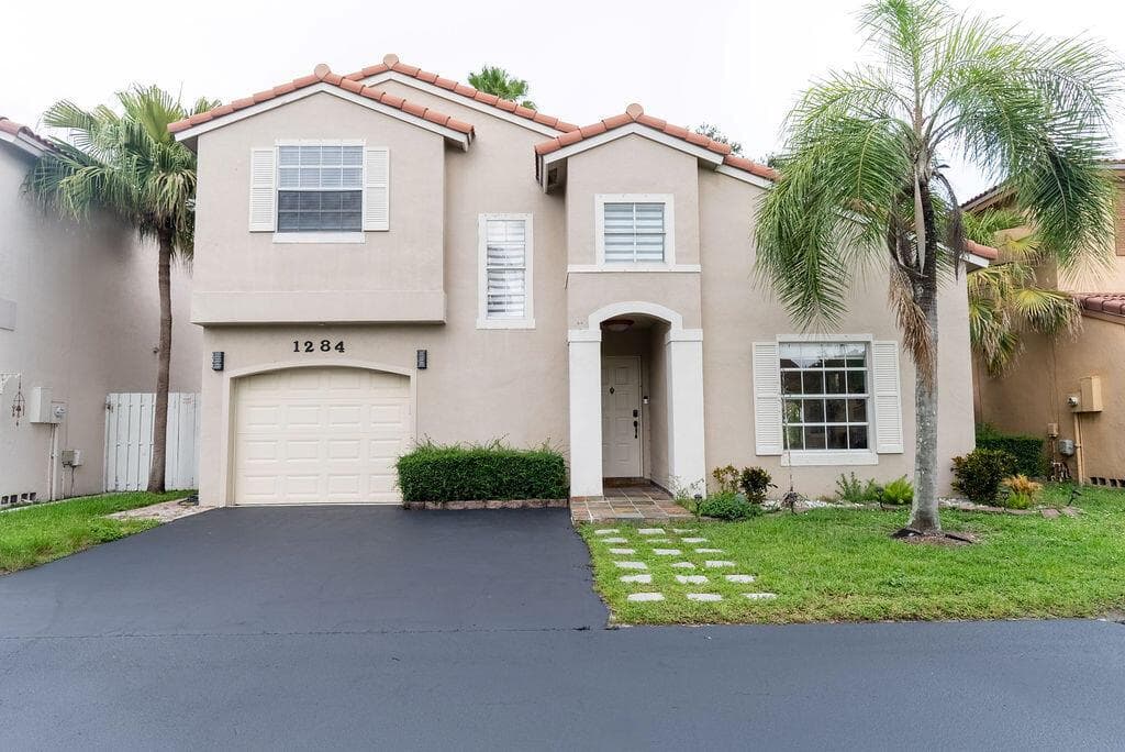 1284 NW 125th Terrace, Sunrise, FL 33323
