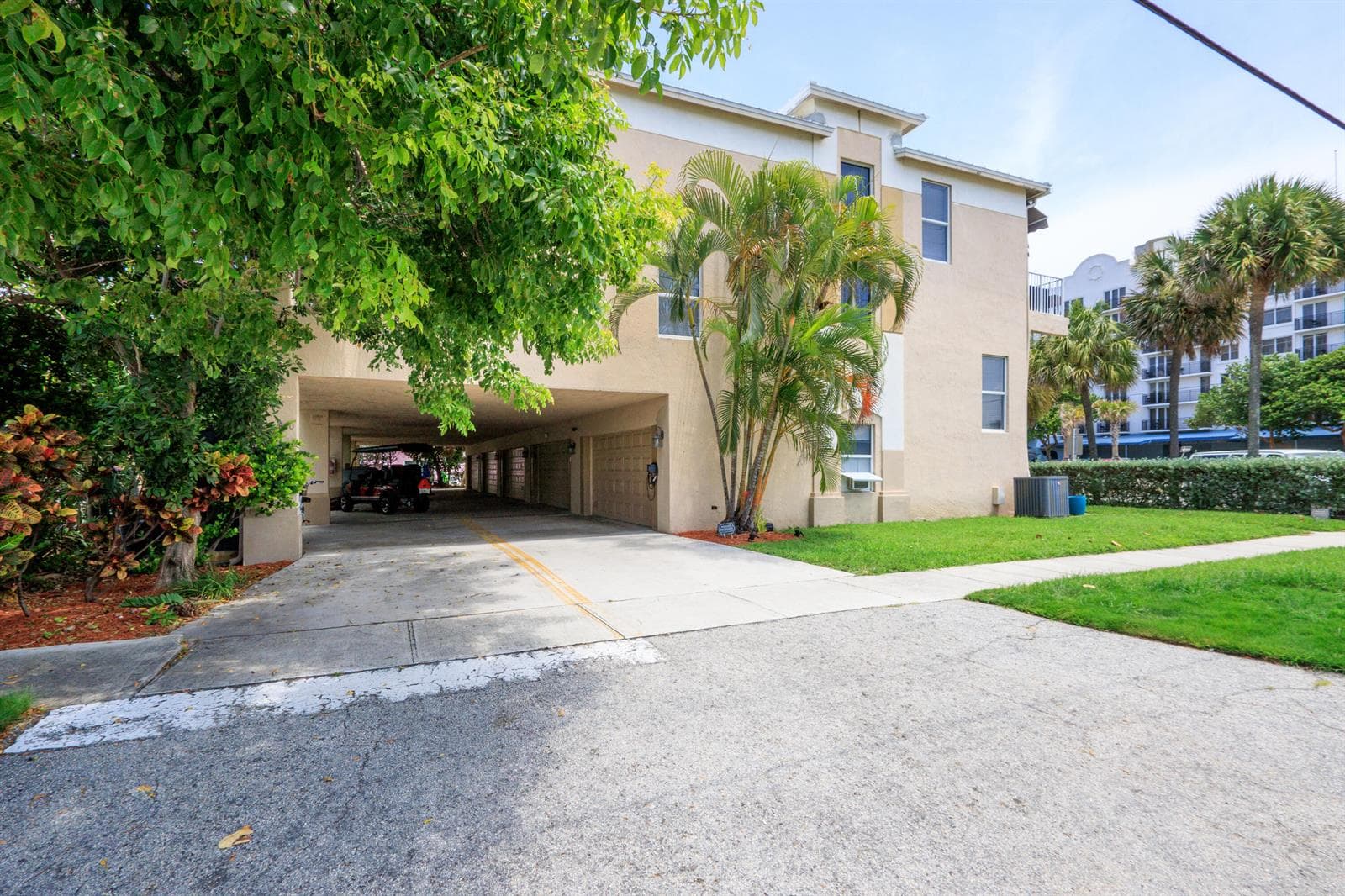 836 SE 20TH Avenue SE, Deerfield Beach, FL 33441 photo 2
