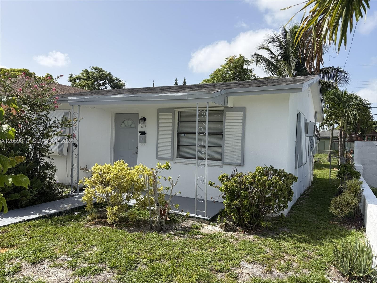613 NW 5 CT, Hallandale Beach, FL 33009 photo 3