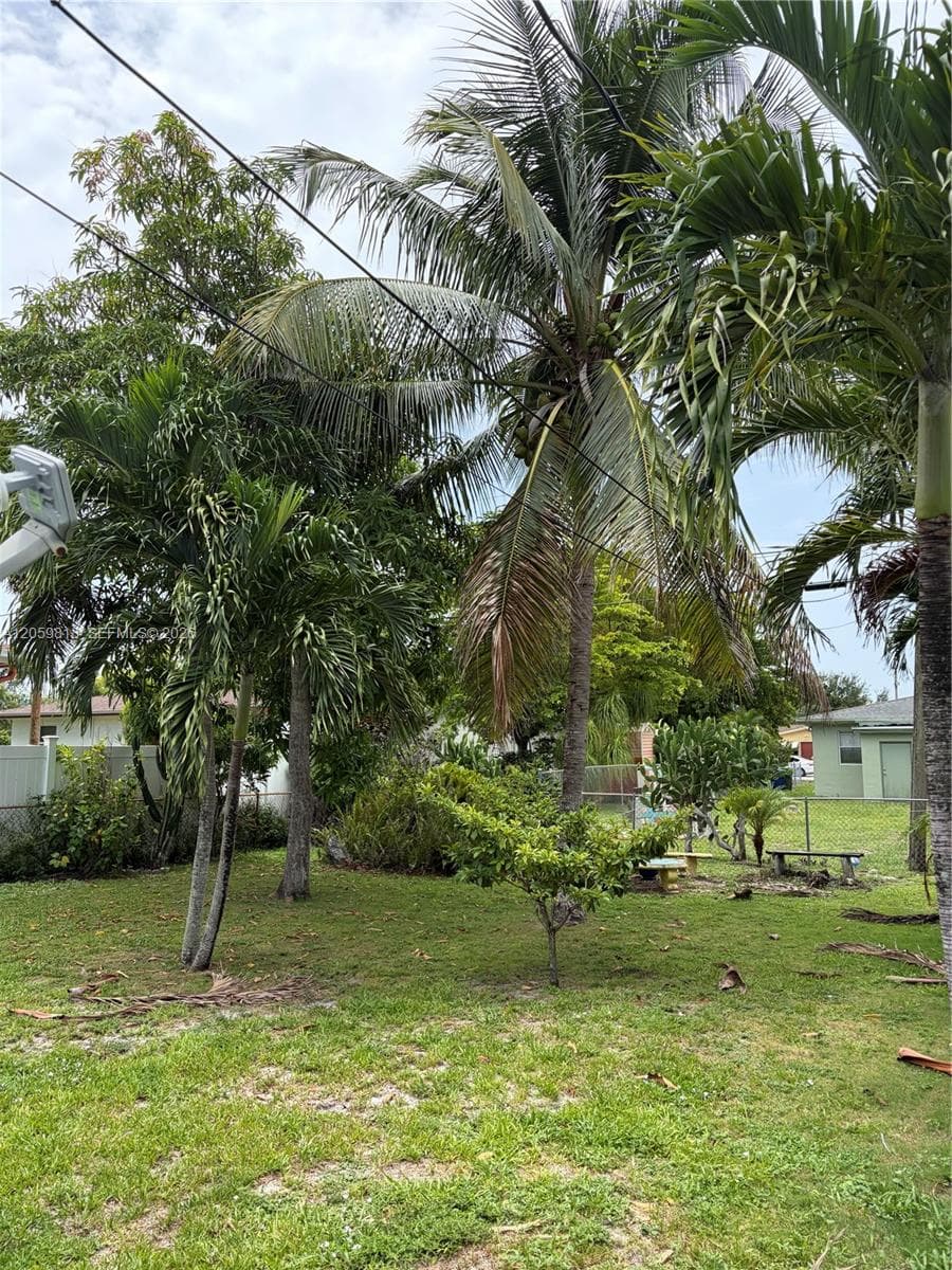 613 NW 5 CT, Hallandale Beach, FL 33009 photo 4