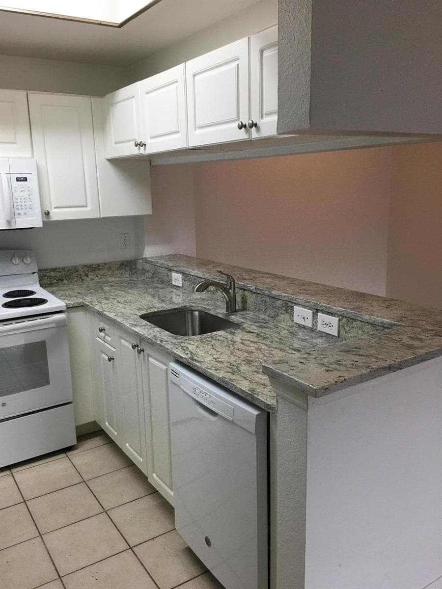 2801 SARENTO Place # 302, Palm Beach Gardens, FL 33410