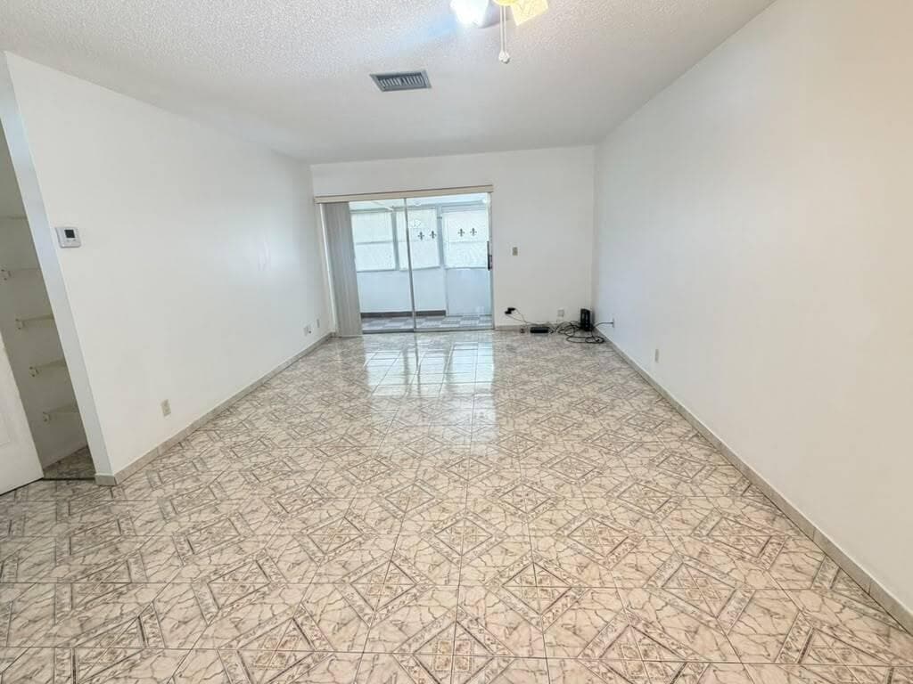 2727 DUDLEY Drive W # E, West Palm Beach, FL 33415 photo 3