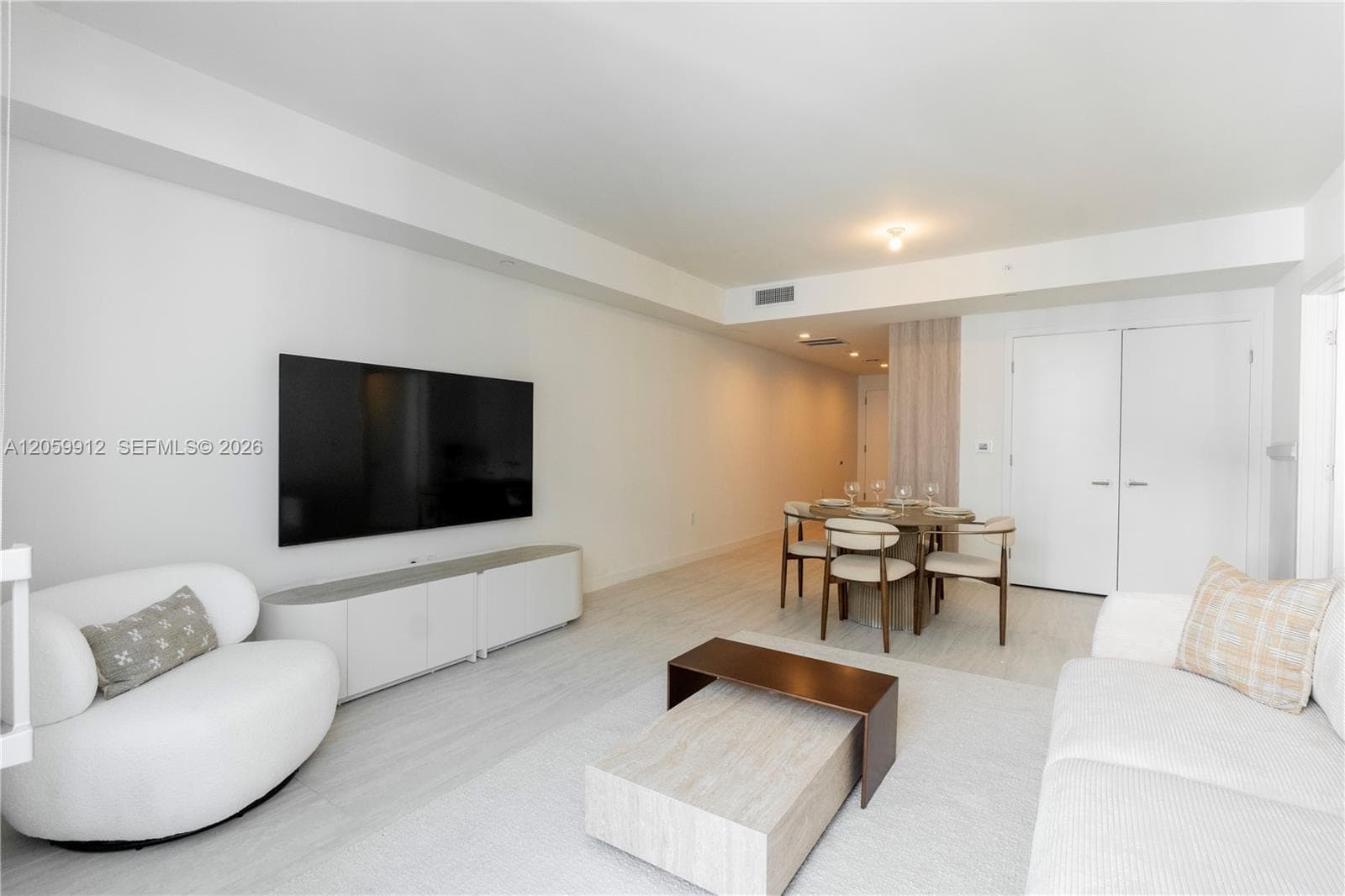 77 SE 5th St # 3308, Miami, FL 33131 photo 3